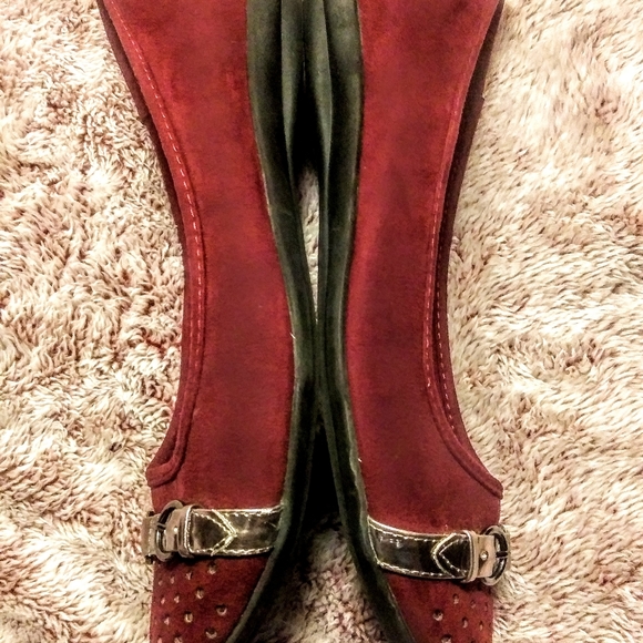 Croft & Barrow Red Suede Flats - Picture 3 of 6